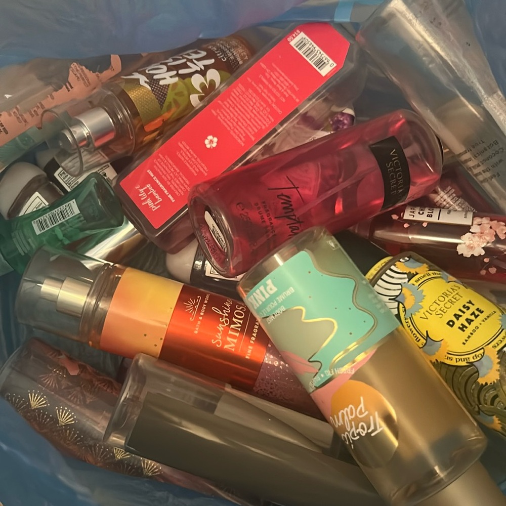 TONS OF PERFUMES